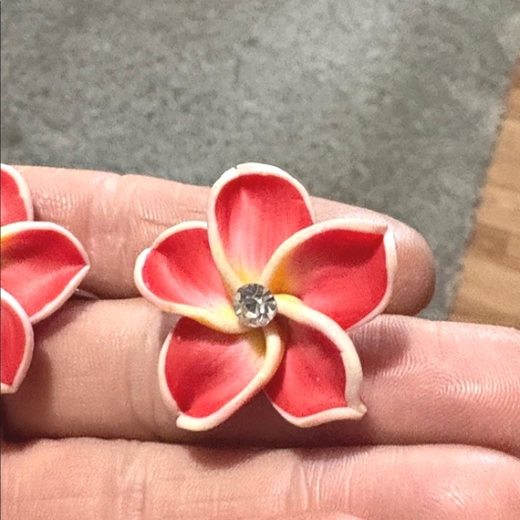 VINTAGE HAWAIIAN PULMERIA TANGERINE YELLOW CLAY FLORAL LEVERBACK 1.1" EARRINGS - Picture 2 of 8